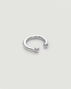 Srebrna-nausznica-próby-925-o-średnicy-1.6cm-i-grubości-3-mm-nowoczesna-minimalistyczna-biżuteria-idealna-na-co-dzień-jagg.