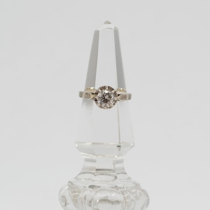 zloty-pierscionek-1ct-z-brylantem-vintage-jagg